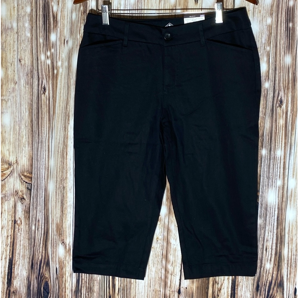 St Johns Bay Capri Pants Women's Size 10P Mid Rise Slimming Stretch Black